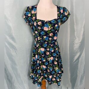 Floral short sleeve fit & flare dress - size medium